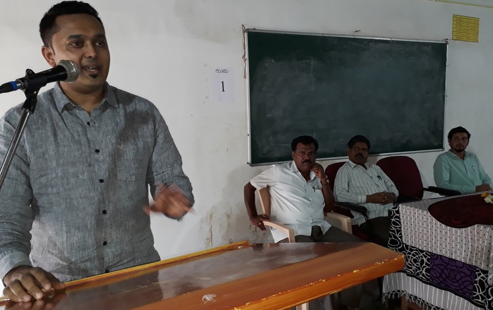 ವಿದ್ಯಾರ್ಥಿಗಳು ಪರೀಕ್ಷೆಯನ್ನು ಎದುರಿಸಿ